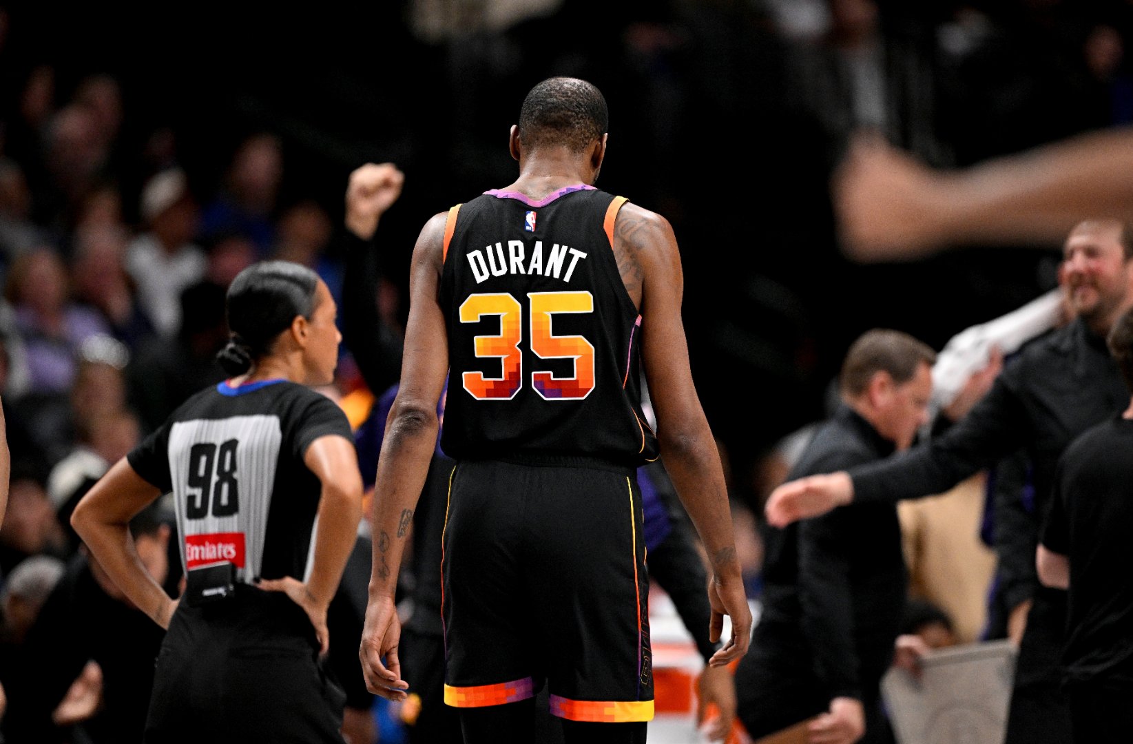 官方APP关于杜兰特与50激战老鹰分钟今晨洛杉矶湖人内部沟通，转会期勒沃库森备战NBA常规赛都惊呆了的信息