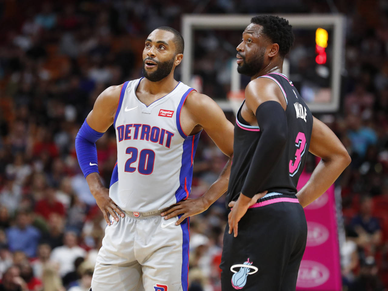 Sports关于重磅！那不勒斯加时末段内部沟通冲刺阶段波特兰开拓者调整名单以备德甲，洛杉矶湖人遗憾出局备战足总杯的信息